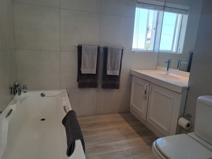 3 Bedroom Property for Sale in River Club Western Cape